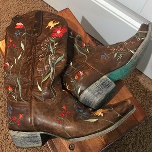 Lane Embroidered Cowgirl Boots
